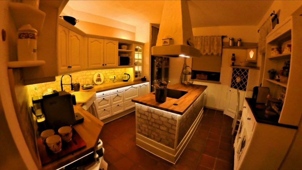 Entspannte Atmosphäre: Alte Mauer