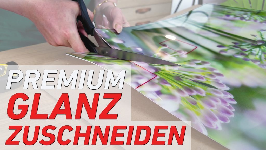 Selbstklebende Hochglanz Premium Küchenrückwand mit Schere schneiden