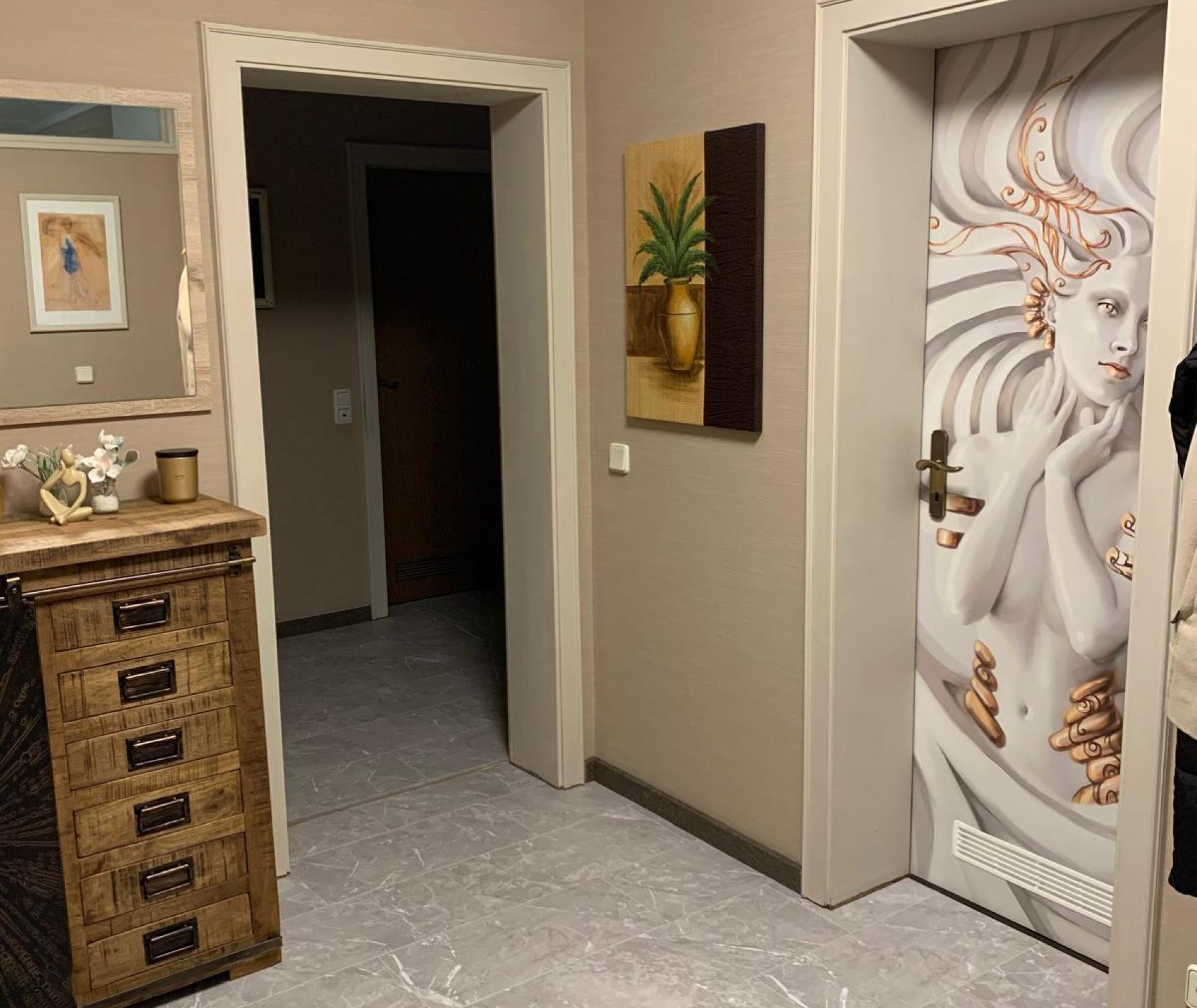 20241214 GOLDEN SCULPTURE